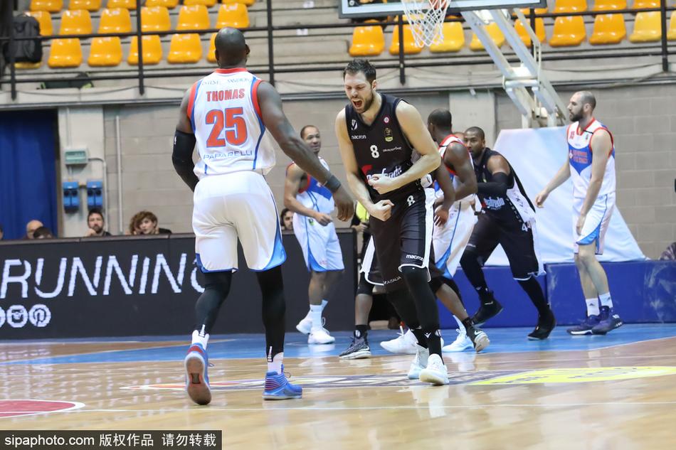 維尼修斯歐冠淘汰賽打進12球超越卡卡，巴西球員中僅少于內馬爾